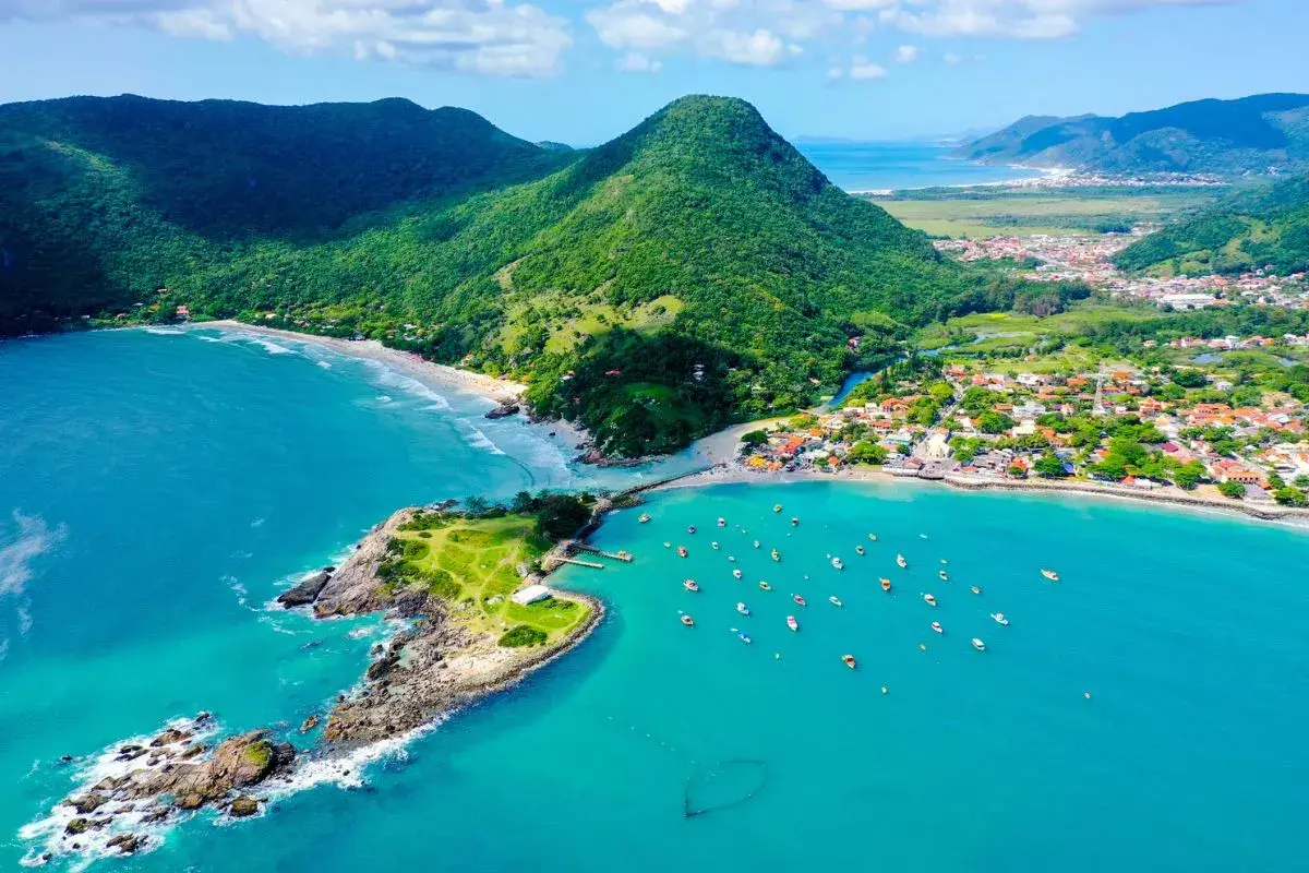 Vista aérea do litoral de Florianópolis